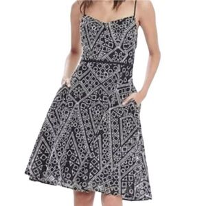 Banana Republic women’s size 8 dress Geo Lace Black/White Spaghetti Strap black